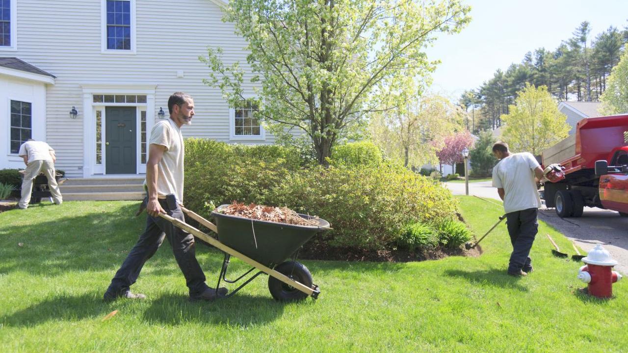 Seasonal Outdoor Cleaning Guide – Projects for Spring, Summer, Fall and Winter